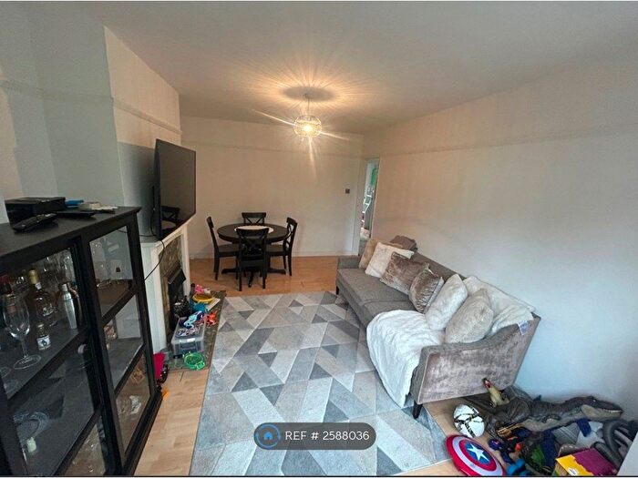 2 Bedroom Flat To Rent In College Road, London, W13