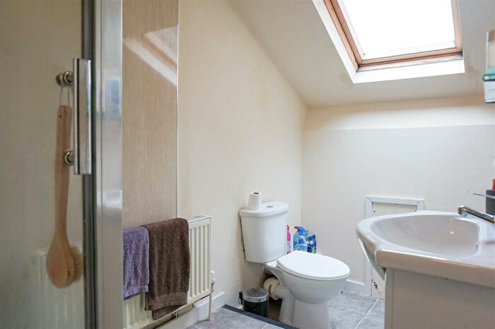 1 Bedroom Flat To Rent In Headingley Lane, Leeds, LS6