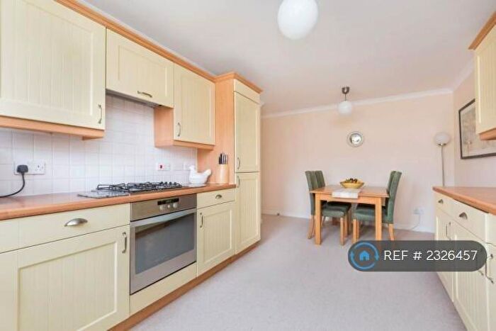 3 Bedroom Flat To Rent In West Savile Gardens, Edinburgh, EH9