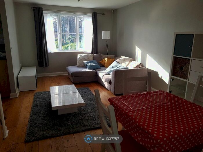 2 Bedroom Flat To Rent In Cinema House, Salford, M6