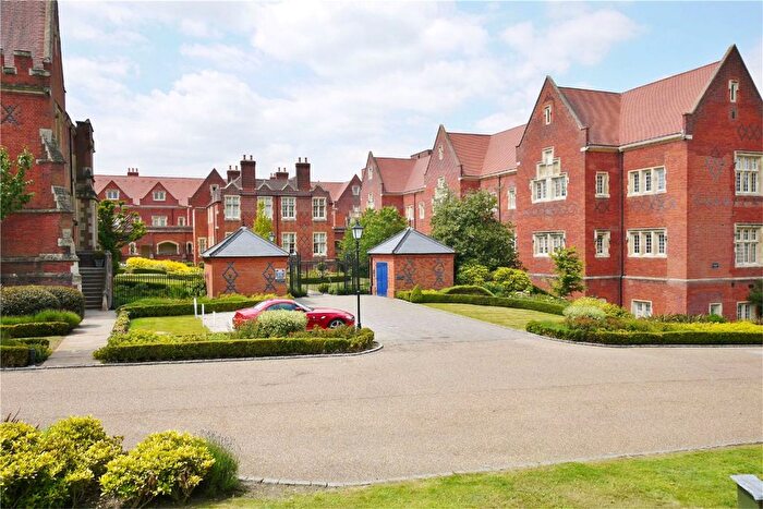 2 Bedroom Flat For Sale In Kavanagh Court, The Galleries, Warley, Brentwood, CM14