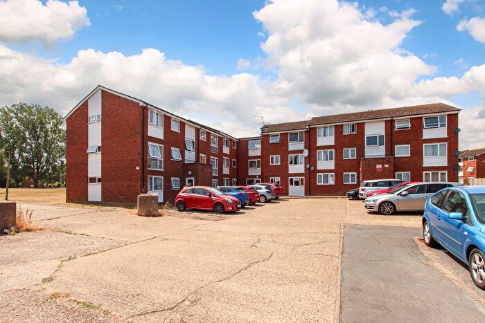 2 Bedroom Flat For Sale In Milton Dene, Hemel Hempstead, HP2