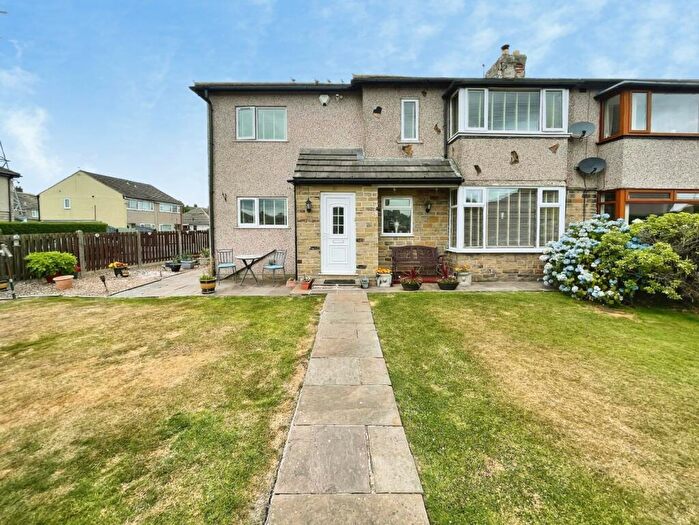 4 Bedroom Semi-Detached House For Sale In Plumpton Walk, Bradford, BD2