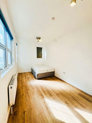 1 Bedroom Flat To Rent In C Brixton Hill, SW2