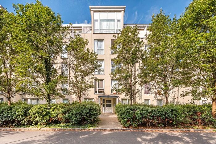 2 Bedroom Flat To Rent In Melliss Avenue, Kew, TW9