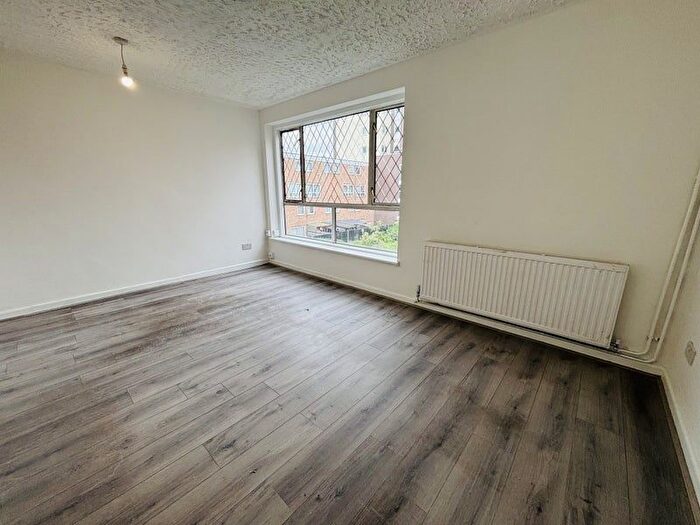 1 Bedroom Flat To Rent In Stewart Street, London, E14