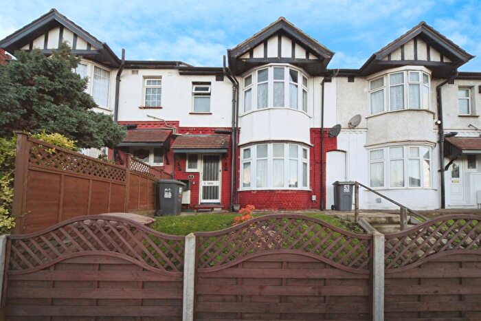 3 Bedroom Terraced House For Sale In Neville Road, Luton, LU3