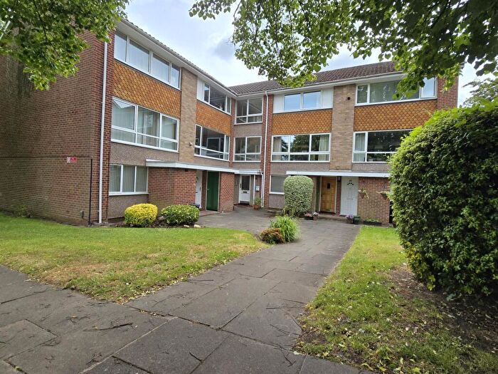 2 Bedroom Flat To Rent In Little Sutton Lane, Mere Green, Sutton Coldfield, B75