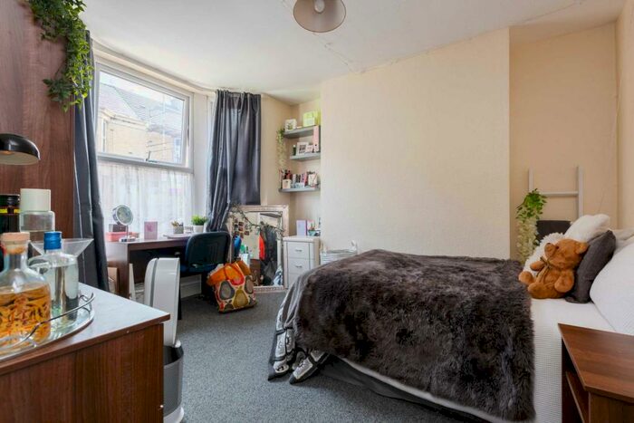 4 Bedroom Semi-Detached House To Rent In Adelaide Road, Liverpool, L7