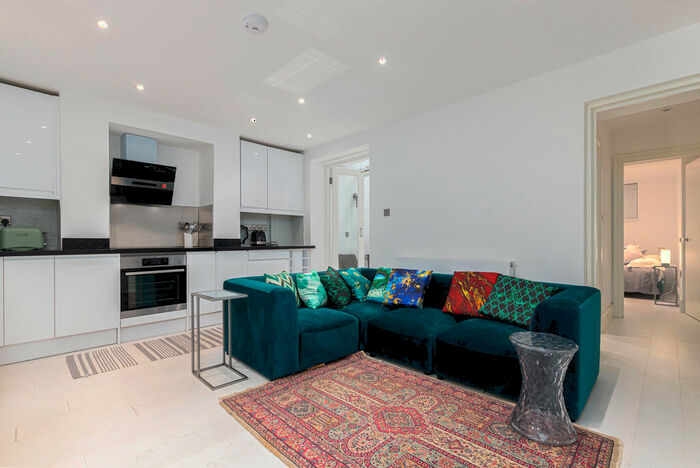 3 Bedroom Apartment To Rent In Edith Grove, Chelsea, SW10