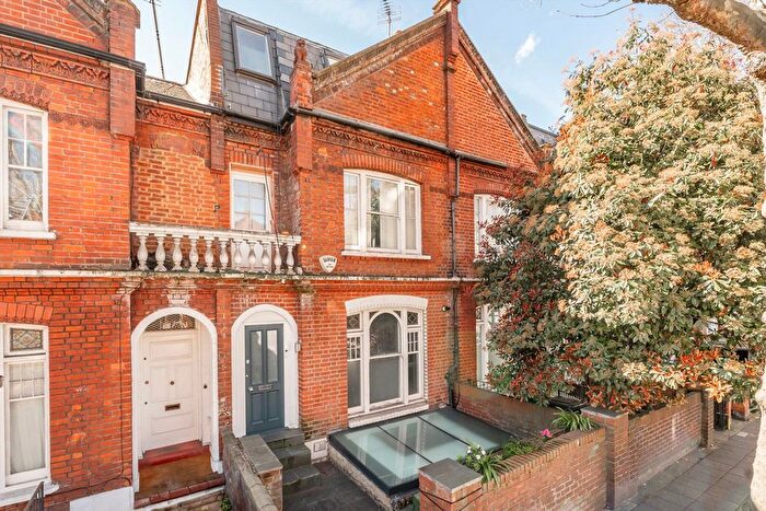 3 Bedroom Flat For Sale In Wandsworth Bridge Road, London, SW6