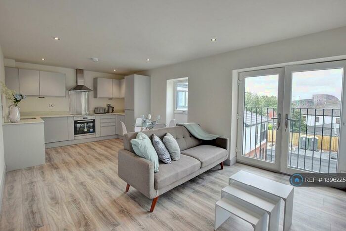 2 Bedroom Flat To Rent In Trinity Court, Leeds, LS9