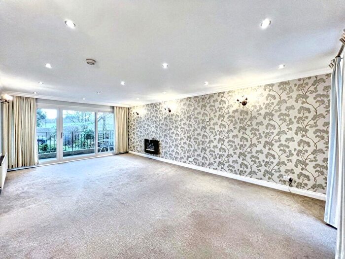 2 Bedroom Flat To Rent In Albany Mews, Montagu Avenue, Gosforth, Newcastle Upon Tyne, Tyne And Wear, NE3