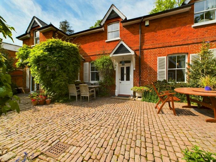 4 Bedroom Detached House For Sale In St. Anns Hill Road, Chertsey