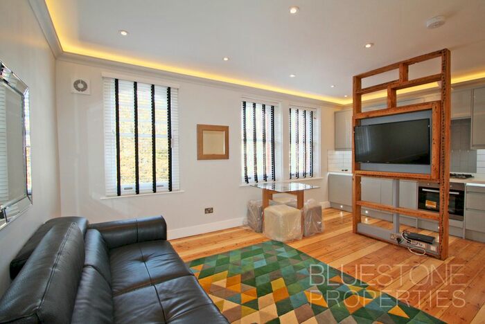 2 Bedroom Flat To Rent In Clapham Road, London, SW9