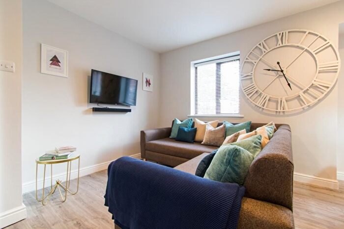 3 Bedroom Flat To Rent In Victoria Road, Leeds, LS6