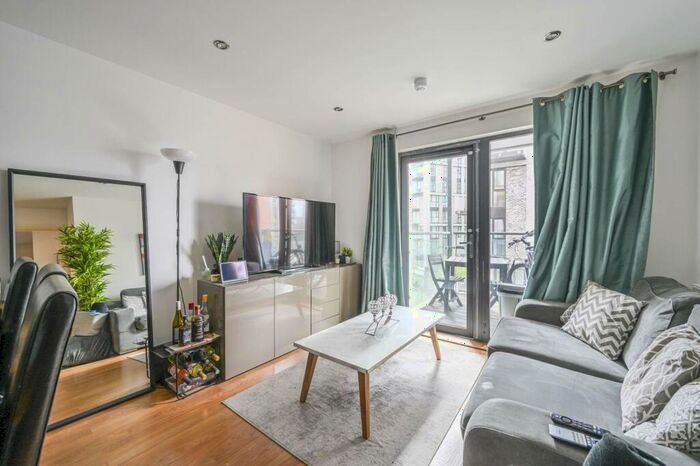 2 Bedroom Flat To Rent In Mercury House, Canning Town, London, E16