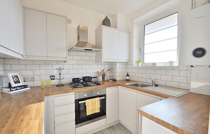 1 Bedroom Flat To Rent In Goldhawk Road, Shepherds Bush, W12