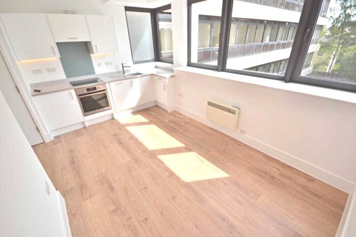 1 Bedroom Flat To Rent In Hanover House, Kings Road, Reading, Berkshire, RG1