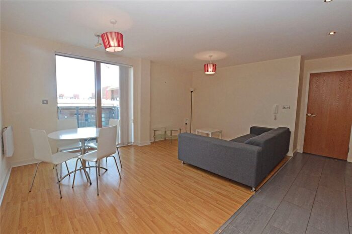 2 Bedroom Flat To Rent In Barton Place, Hornbeam Way, Green Quarter, Manchester, M4