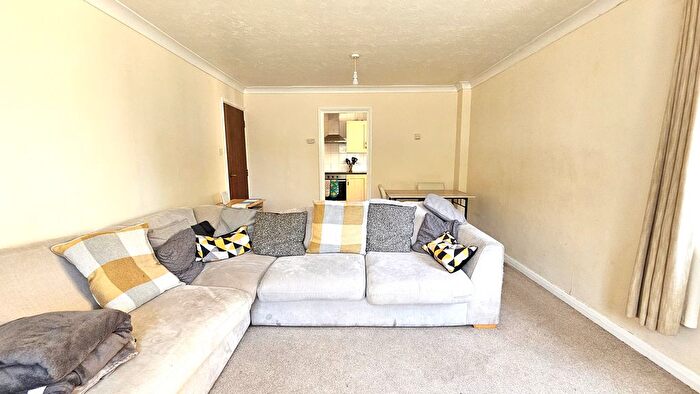 2 Bedroom Flat To Rent In Cherry Court, Sidcup, Kent, DA14