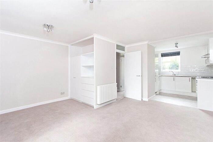 Studio To Rent In Leigham Court Road, London, SW16