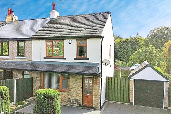3 Bedroom Semi-Detached House For Sale In Spen Lane, Gomersal, BD19