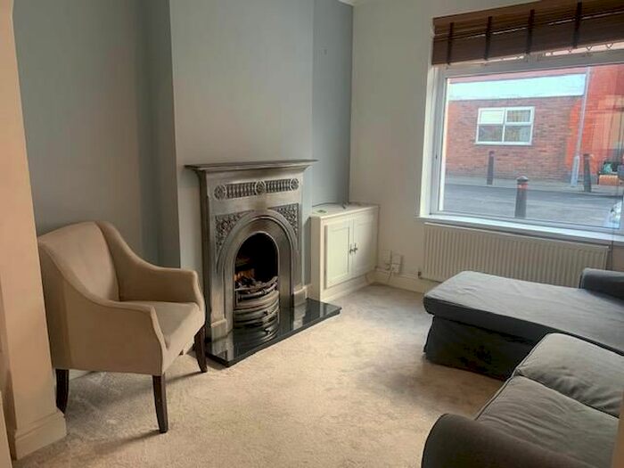 2 Bedroom Property To Rent In Court Road, Grangetown, Cardiff CF11