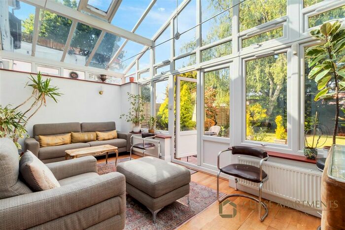 4 Bedroom Semi-Detached House To Rent In North End Road, London, NW11