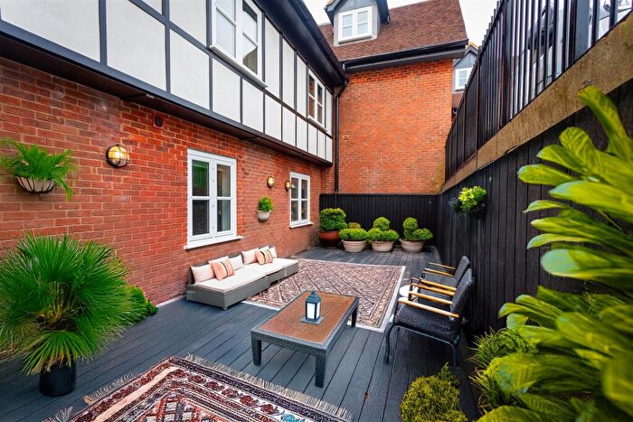2 Bedroom Flat To Rent In West Street, Reigate, RH2