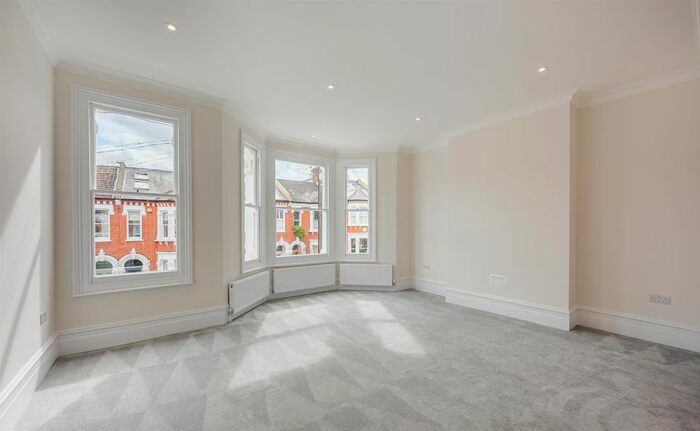 2 Bedroom Flat To Rent In Kelmscott Road, Battersea, London, SW11