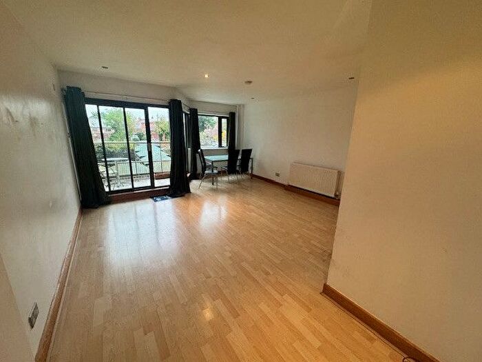 2 Bedroom Flat To Rent In Madison Apartments, Manchester, M16