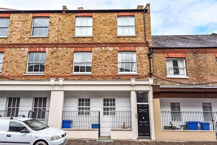 3 Bedroom Apartment To Rent In Kings Road, Windsor, Berkshire, SL4