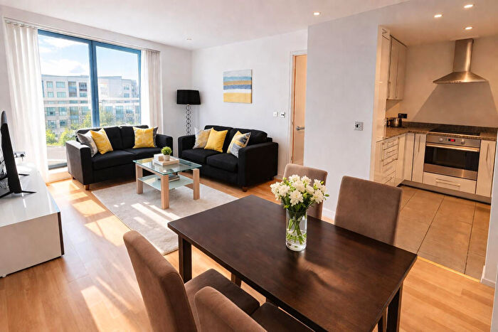 3 Bedroom Apartment To Rent In Western Gateway, E16