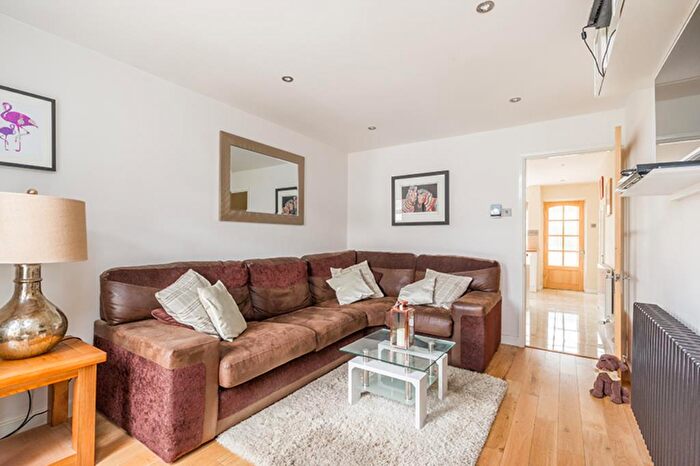 2 Bedroom Terraced House To Rent In New Road, Woodstock, OX20