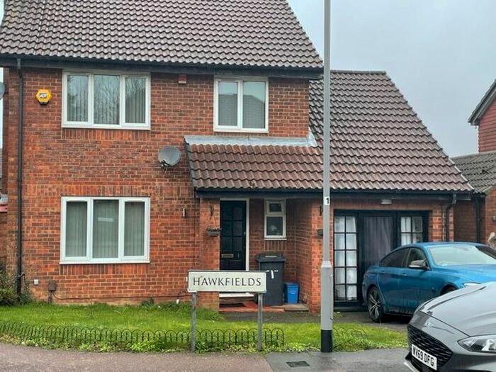 4 Bedroom Semi-Detached House To Rent In Hawkfields, Luton LU2