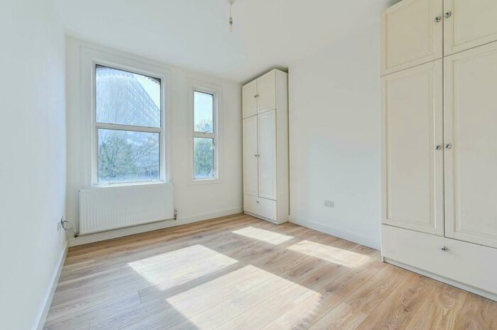 2 Bedroom Flat To Rent In Battersea Park, Battersea, London, SW11