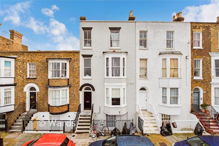 2 Bedroom Flat For Sale In Grosvenor Place, Margate, Kent, CT9