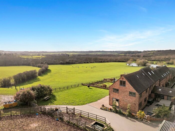 4 Bedroom Barn Conversion For Sale In Ticknall Road, Hartshorne, DE11