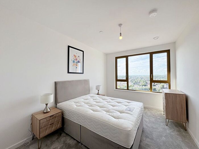 2 Bedroom Flat To Rent In Vista Heights, Ilderton Road, SE15