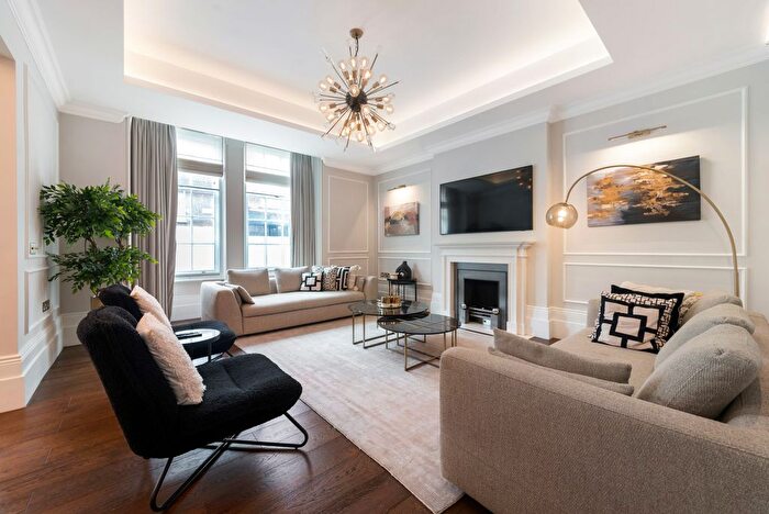 4 Bedroom Flat To Rent In London, W8