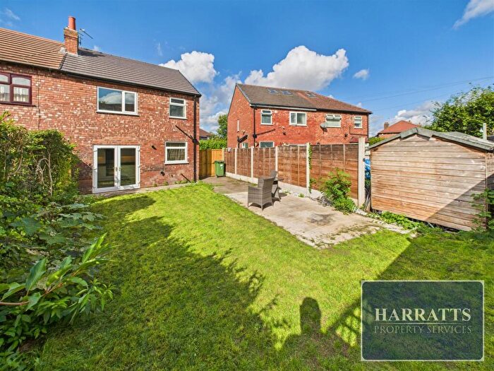 3 Bedroom Semi-Detached House For Sale In Crawley Grove, Stockport, SK2