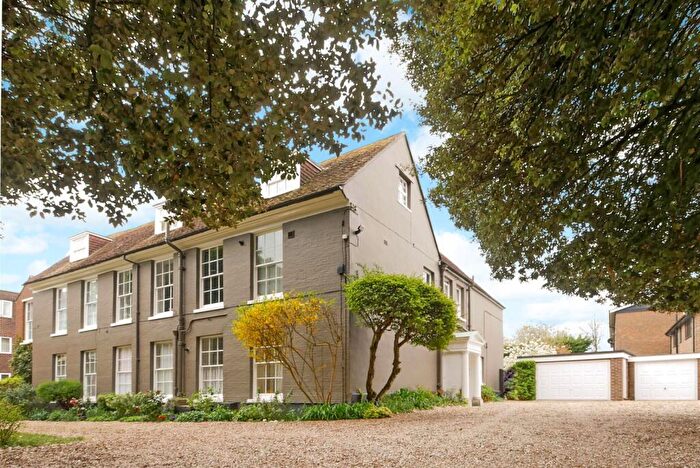 1 Bedroom Flat To Rent In The Hornet, Chichester, PO19