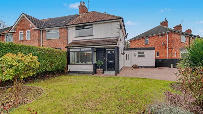 2 Bedroom End Of Terrace House For Sale In Sandmere Road, Birmingham, B14