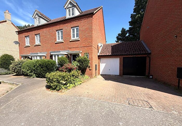 4 Bedroom Semi-Detached House For Sale In Ibbett Lane, Potton, Sandy, SG19