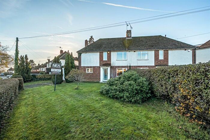 3 Bedroom Semi Detached House For Sale In Buckingham Drive, Emmer Green, Reading, RG4
