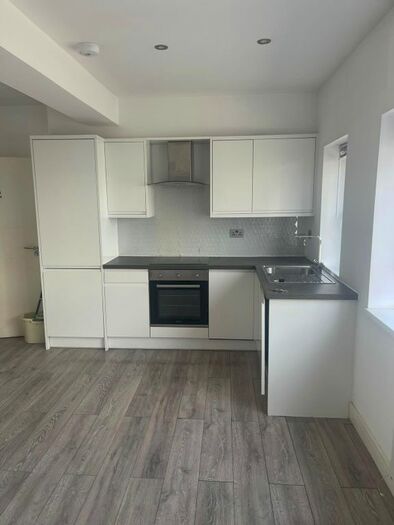 1 Bedroom Flat To Rent In Stratton Road, Swindon, SN1