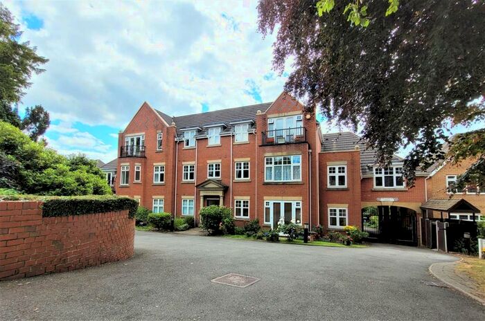 2 Bedroom Flat To Rent In Oaklands House, Lichfield Road, Four Oaks, B74