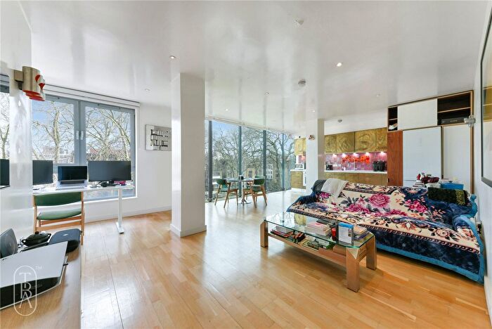 2 Bedroom Flat To Rent In Hoxton Square, London, N1