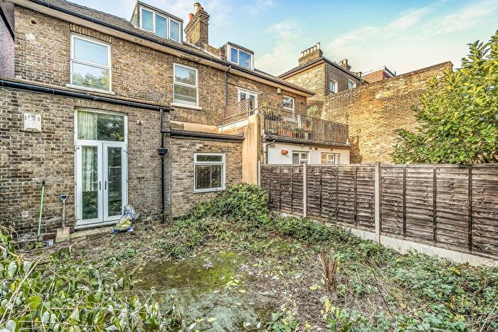 2 Bedroom Flat For Sale In Courthill Road, Hither Green, London, SE13